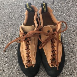 La Sportiva Mythos Climbing Shoes Size 40.5